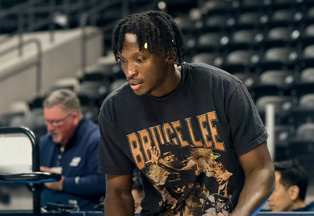 苦曼巴恨不, 姿态参加了, 苦曼巴出战